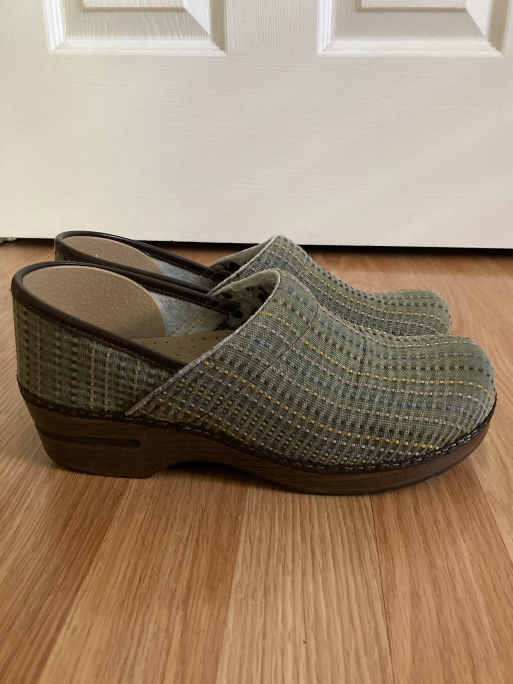 Dansko Vegan Jute Pro
Artisan Striped Canvas Clogs Size 40 - Picture 9 of 11